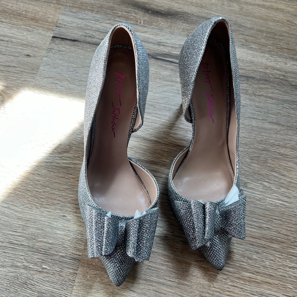 Betsey Johnson Women's PRINCE d'Orsay Pump - Picture 3 of 7